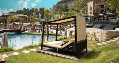 Select Hill Resort