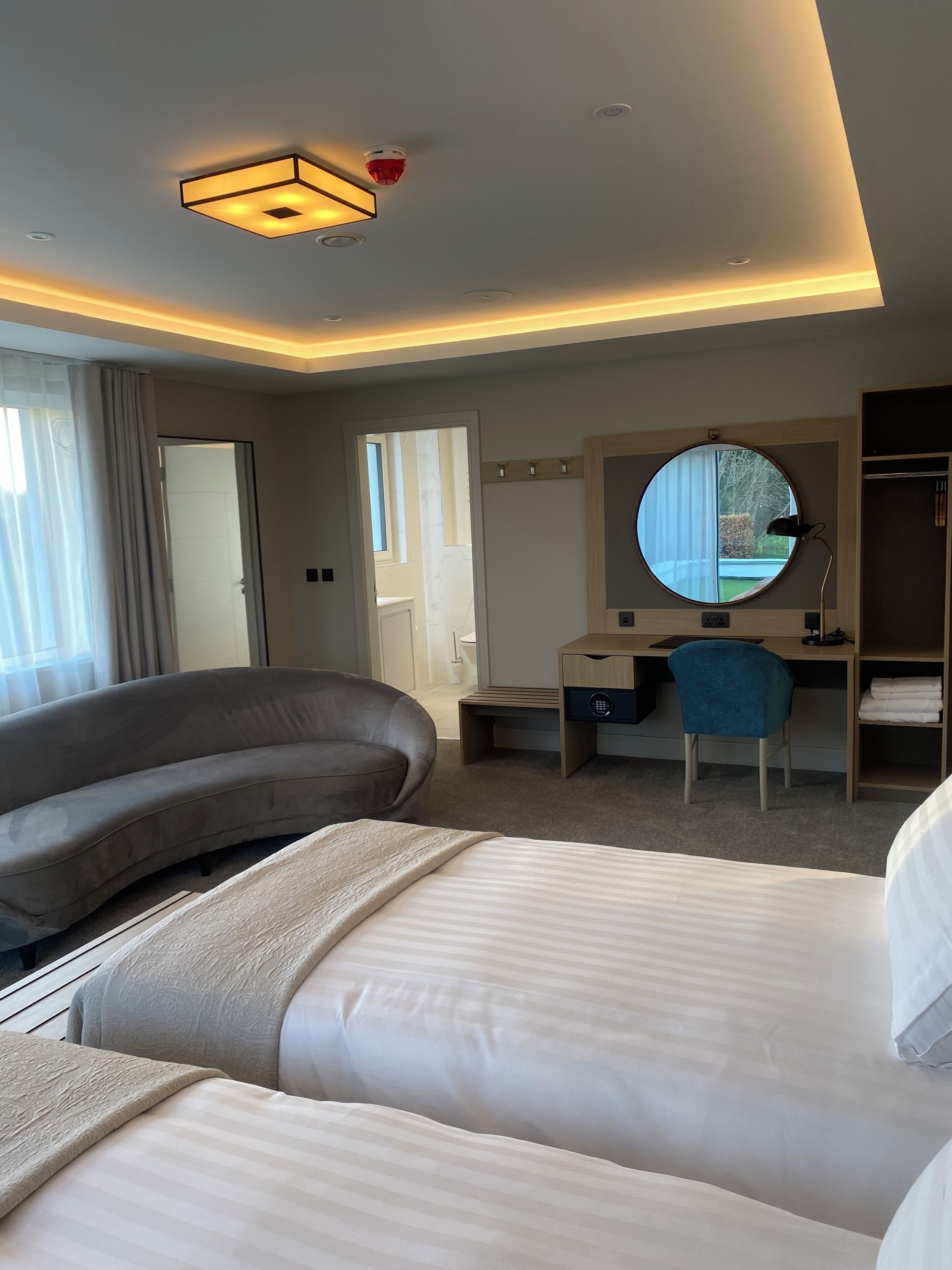 10 bedrooms, in-room safe, desk, iron/ironing board