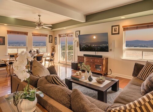 Spacious 3BR/2.5BA Home • 2800 sq ft • Mountain Views & Prime Location. PRIVATE.