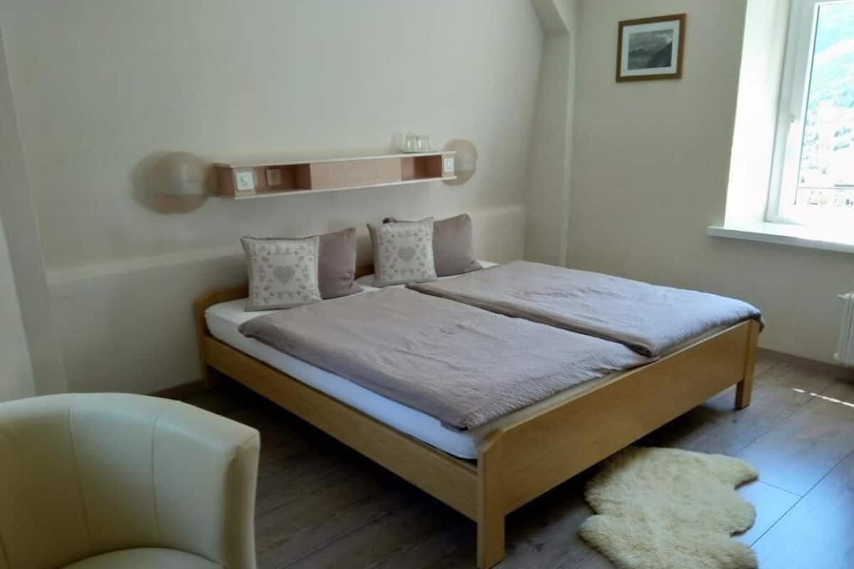 Doppia Standard, 1 letto queen, non fumatori, vista collina | Wi-Fi gratuito