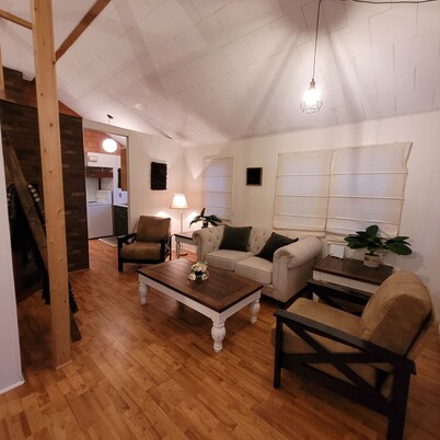 Cosy cottage by lake Francis between Montreal and Ottawa