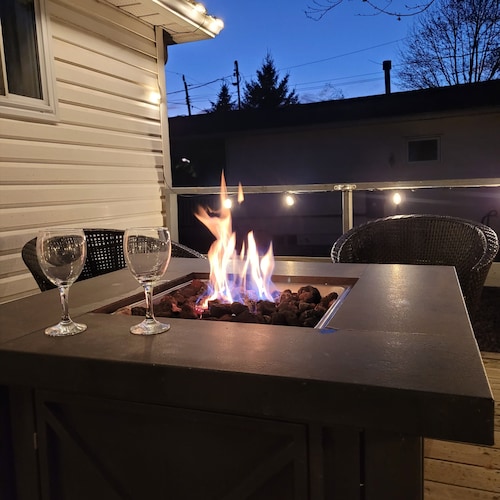 Cosy cottage by lake Francis between Montreal and Ottawa