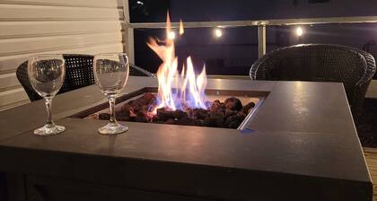 Cosy cottage by lake Francis between Montreal and Ottawa