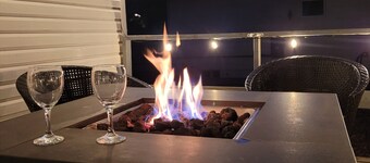 Cosy cottage by lake Francis between Montreal and Ottawa