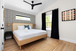 3 bedrooms, iron/ironing board, travel cot, free WiFi - La Mariposa ~ Small Luxury Home w/ Big Backyard (Sunset Valley Austin)