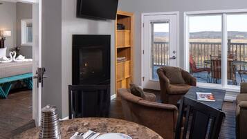 Smart TV, fireplace