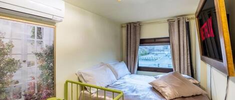 2 bedrooms, WiFi, bed sheets