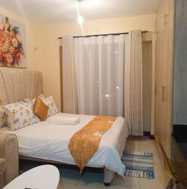 3 chambres, fer et planche à repasser, Wi-Fi, draps fournis