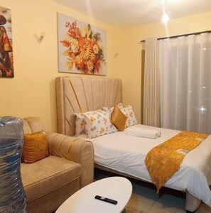 3 habitaciones, tabla de planchar con plancha, wifi y ropa de cama 