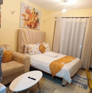 3 chambres, fer et planche à repasser, Wi-Fi, draps fournis