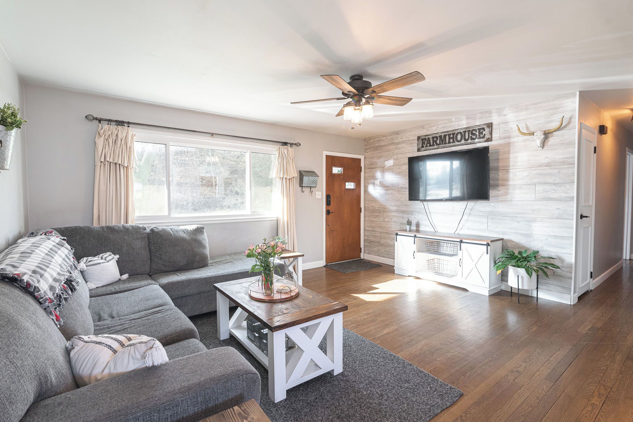 Smart TV, fireplace, ping pong, offices