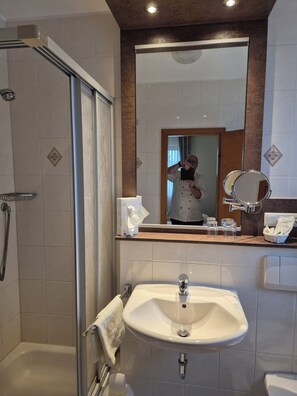 Free toiletries, towels, soap, shampoo - Hotel zur Waage (Bad Muenstereifel)