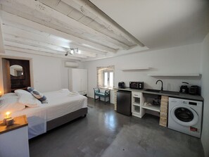 3 bedrooms, iron/ironing board, travel crib, free WiFi