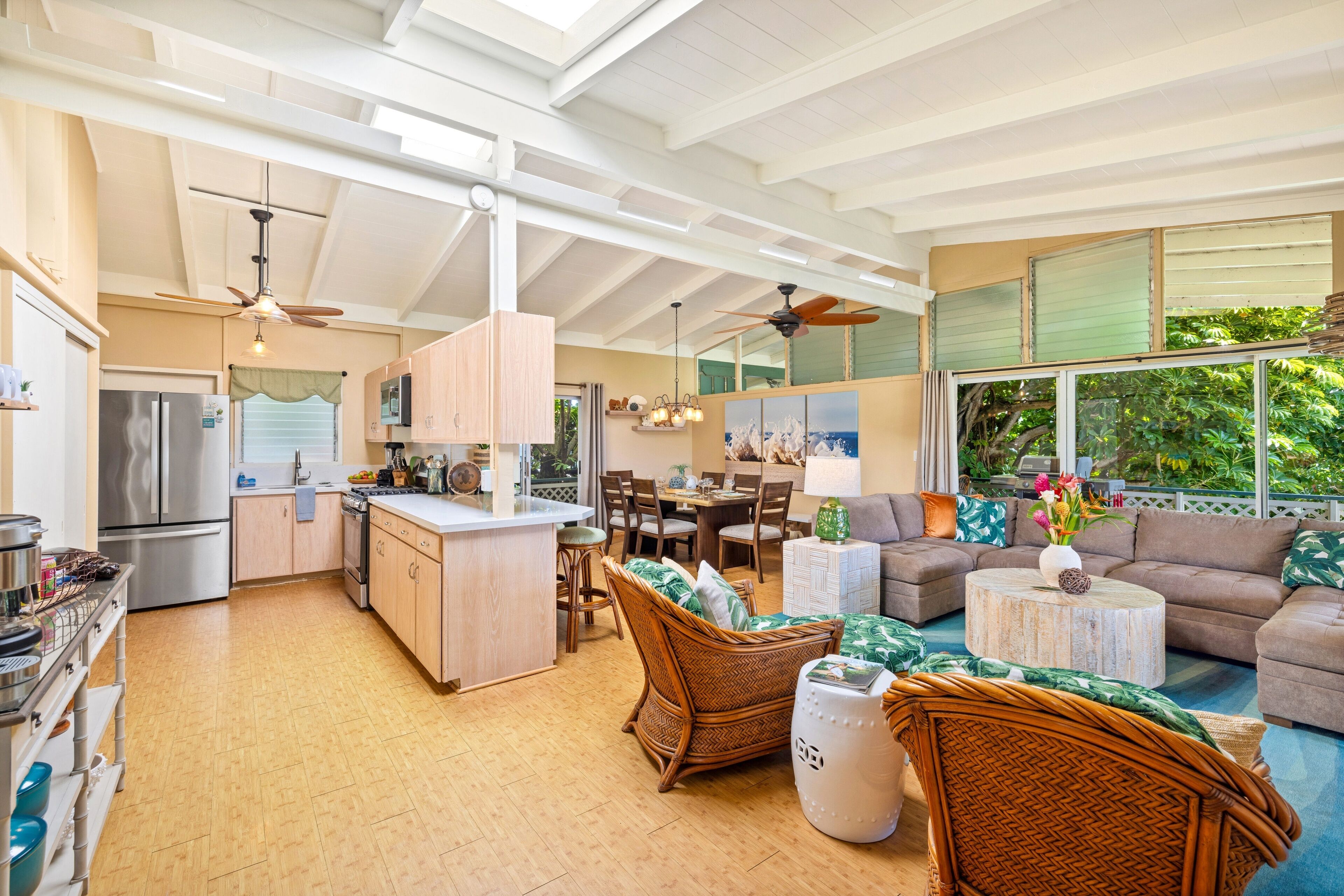 Kylskåp, mikrovågsugn, ugn och spishäll