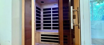 Gorgeous Lakeside HOUSE + Indoor SAUNA!