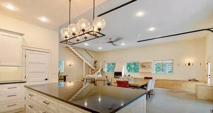 Gorgeous Lakeside BarnHOUSE + SAUNA!