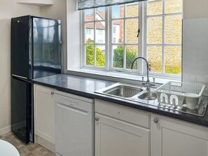 Dishwasher, cookware/dishes/utensils