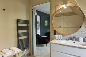Hair dryer, towels