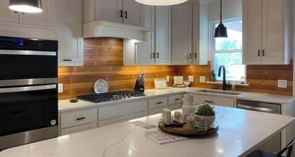 Blocks from Downtown, Comal River Tube Shoot, Schlitterbahn , Easy access to I35