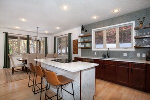 Fridge, microwave, oven, dishwasher - Bigfoot’s Hideout – Hot Tub, Game Room, Theater & Fire Pit (Gatlinburg)