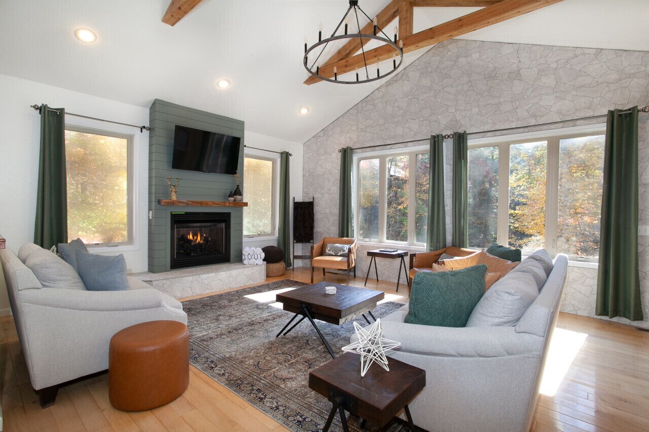 スマートテレビ、暖炉、ステレオ