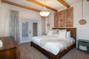 4 室のベッドルーム、WiFi (無料)