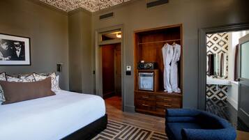 4 bedrooms, in-room safe, individually decorated, individually furnished