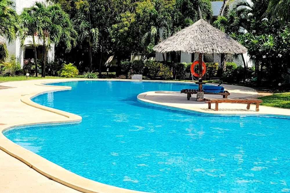 Green Malindi Apartments by RevSerene