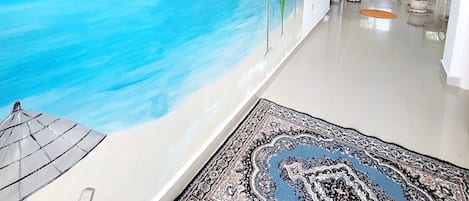 Luxury Apartment, Pool View | Ruang tamu | TV skrin rata