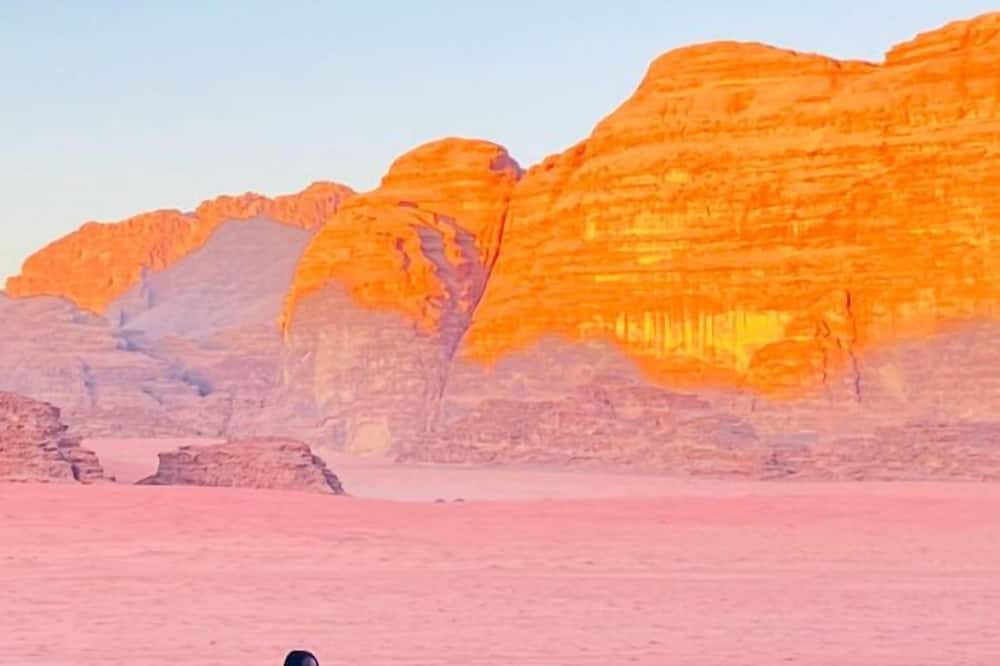 Wadi Rum Hikes & Camp