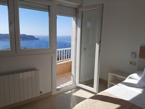 Departamento, 3 habitaciones, se aceptan mascotas, vista al mar | Tabla de planchar con plancha y wifi gratis 