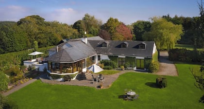Fox House - 4 Bedrooms - 3 Bathrooms -free Parking