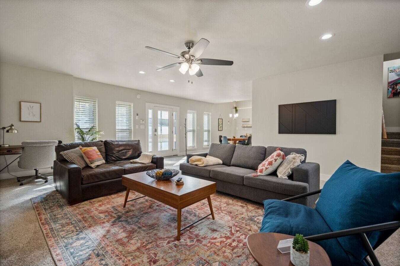 Smart TV, fireplace, offices