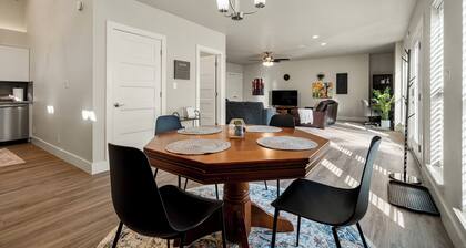 Turkey Mountain Bungalow - Walk to the Trails