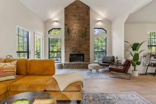 Turkey Mountain Trailside by Tulsa Getaways