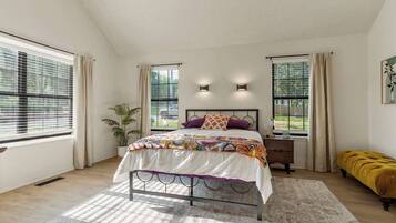 4 bedrooms, desk, iron/ironing board, travel cot