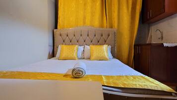 Deluxe Studio Suite, City View | Soundproofing, free WiFi