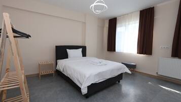 Standard Room | Desk, free WiFi