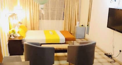 Large ensuite king room , Excellence water system, Solar, generator, WIFI, B&B