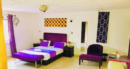 Large ensuite king room , Excellence water system, Solar, generator, WIFI, B&B