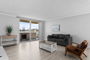 TV - Bay Harbor Sunset Apt 5A (Bay Harbor Islands)