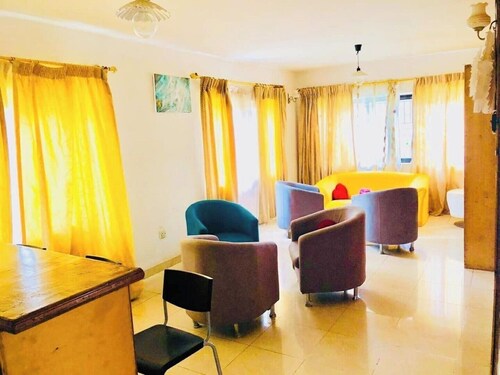  Single Bed with private bathroom,  FREE WIFI, B&B.