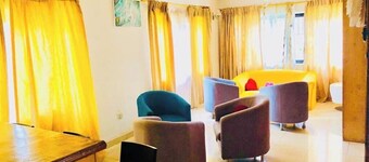  Single Bed with private bathroom,  FREE WIFI, B&B.