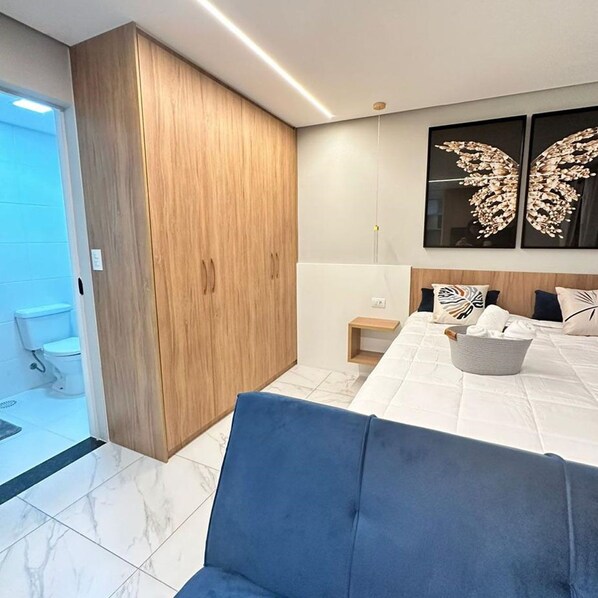 1 bedroom, bed sheets