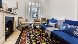 Unclassified image, 5 of 25, button - Upscale Urban Haven: Luxury Flat (London)