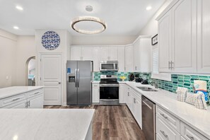 House, Multiple Beds (Sapphire by the Sea) | Private kitchen