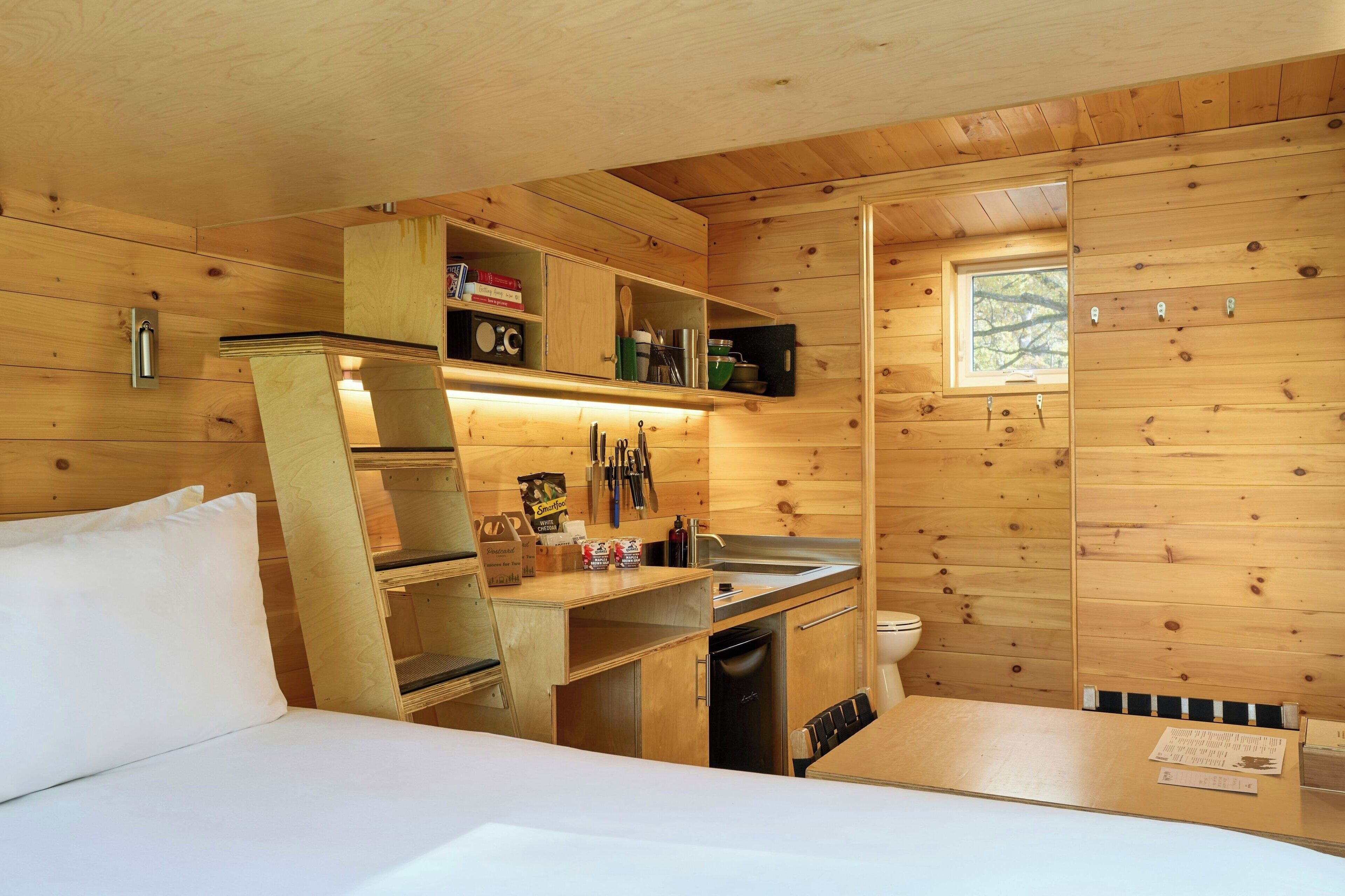 Standard Cabin, 2 Queen Beds