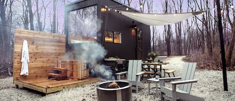 Suite, 1 Tempat Tidur Queen | 1 kamar tidur, meja kerja, ruang kerja ramah laptop, dan seprai linen