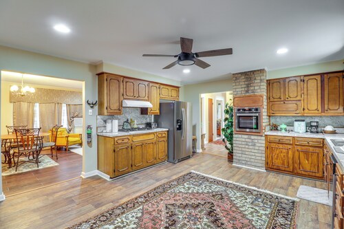 Yard & Patio! Quiet Home, 2 Mi to Dtwn Natchez