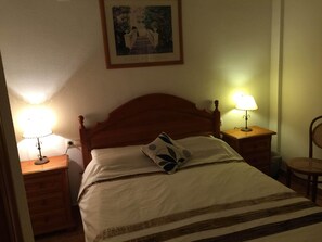 2 habitaciones, tabla de planchar con plancha, wifi y ropa de cama 